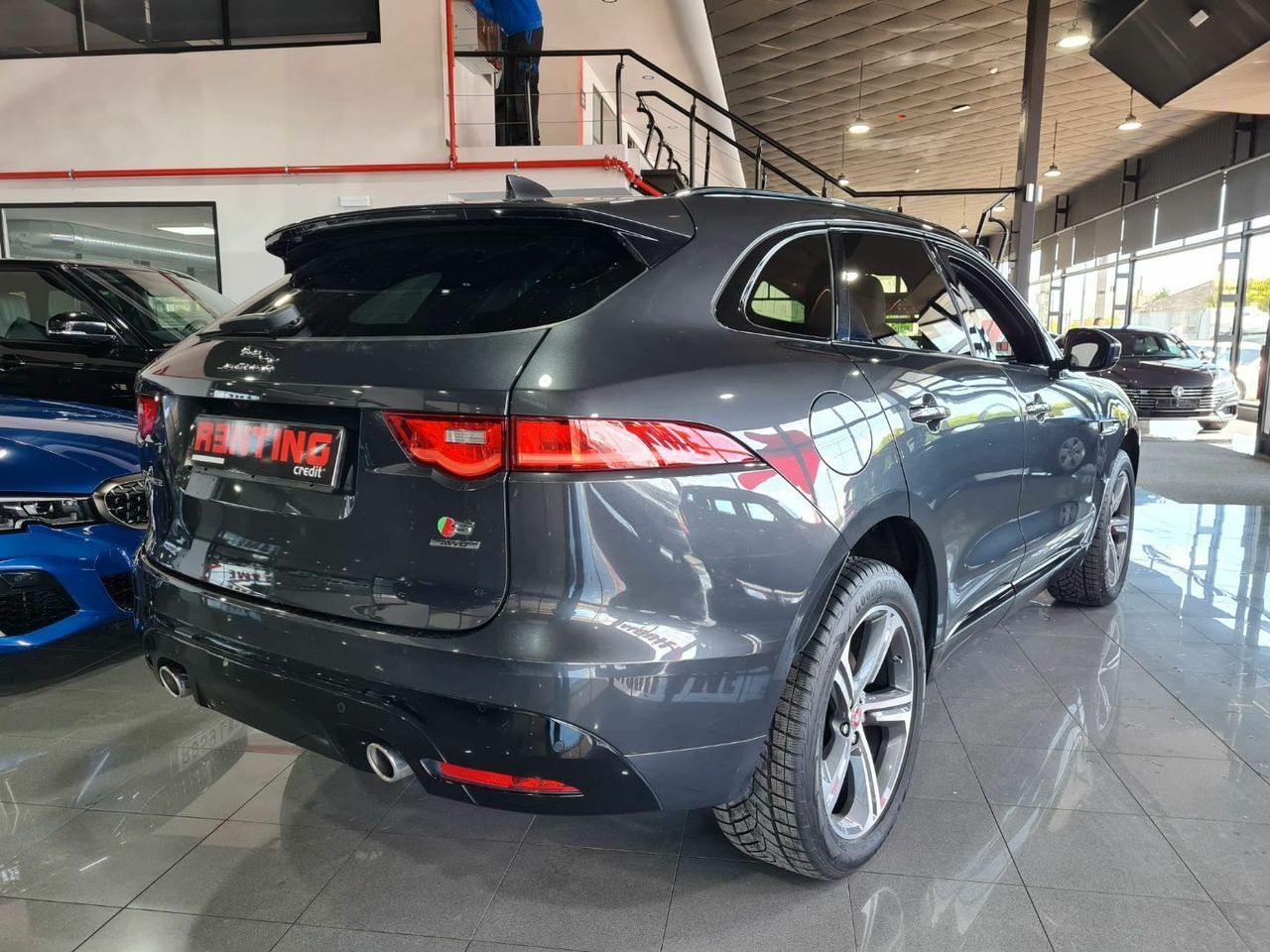 Jaguar F-Pace Jaguar F-Pace 3.0 D S 4WD Aut. 300Hp ... Pano LED-Xenon Navi Sport-Leather Camera KeylessGo Klima PDC  - Foto 2