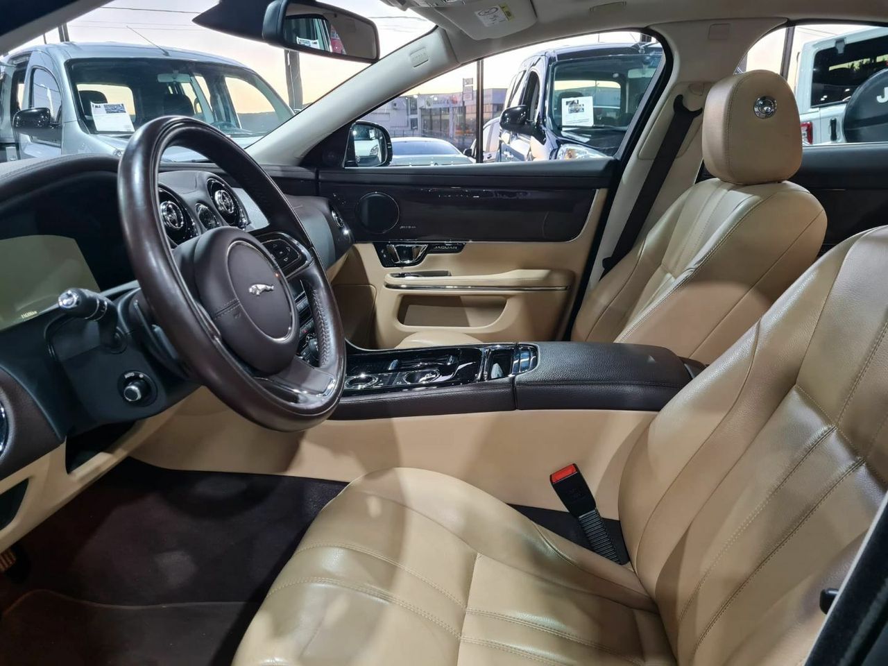 Jaguar XJ Jaguar XJ 3.0 d Luxury 300Hp Pano Virtual Meridian LED-Xenon Leaher Navi Camera KeylessGo Klima PDC ...  - Foto 2