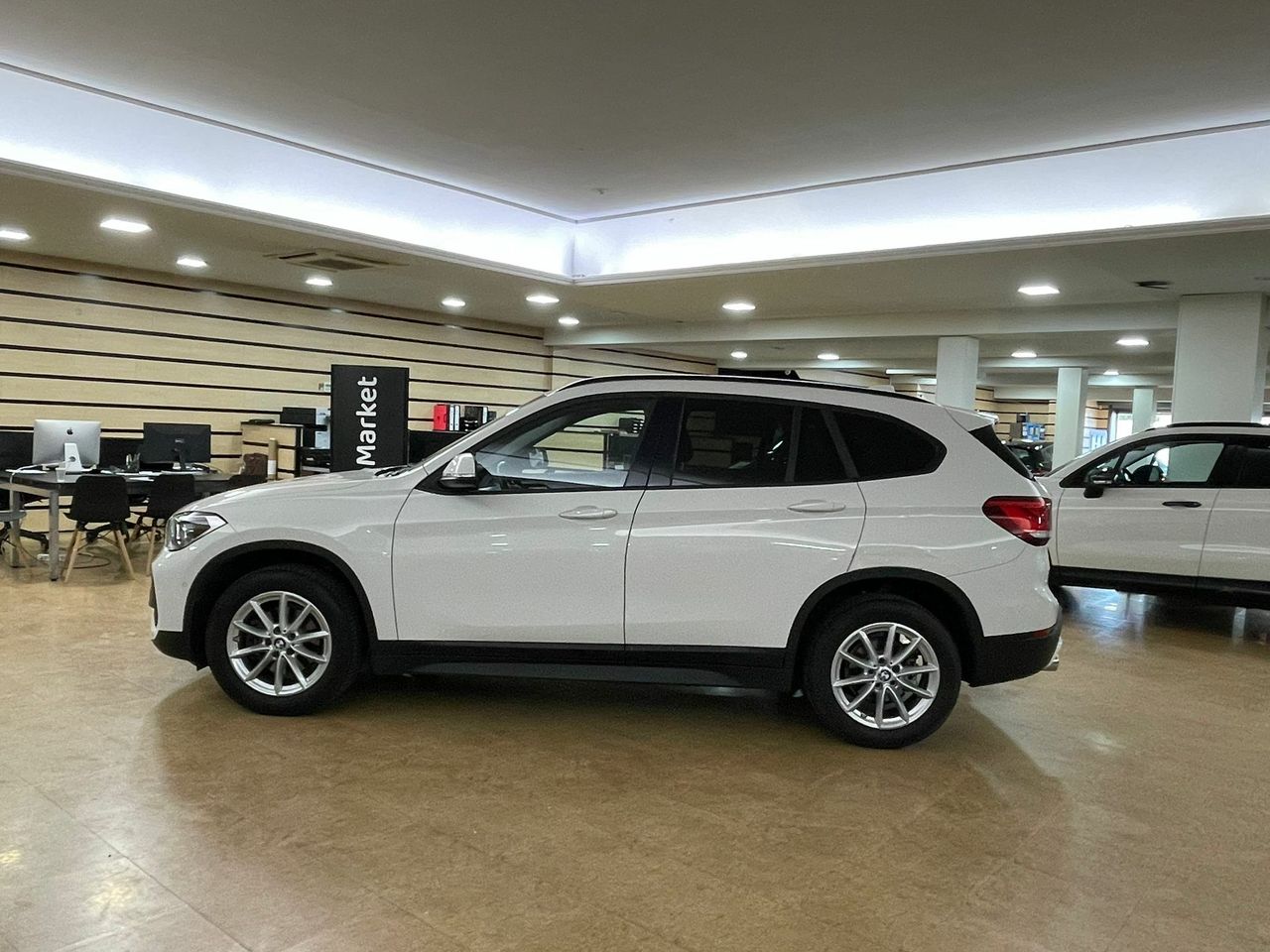 BMW X1 18D SDRIVE AUTOMATICO  - Foto 2