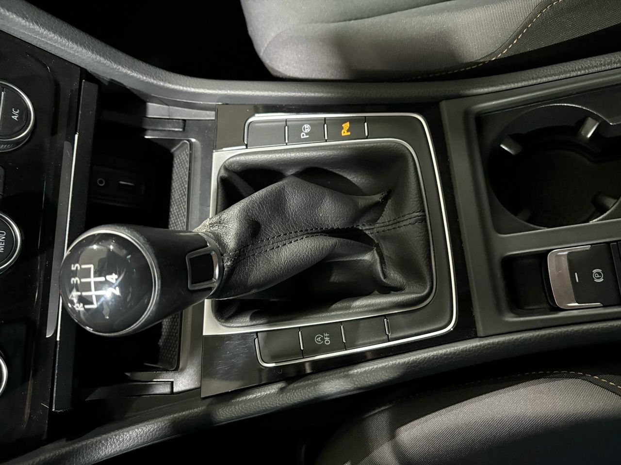 Volkswagen Golf 1.6TDI Edition 85kW. - Foto 2
