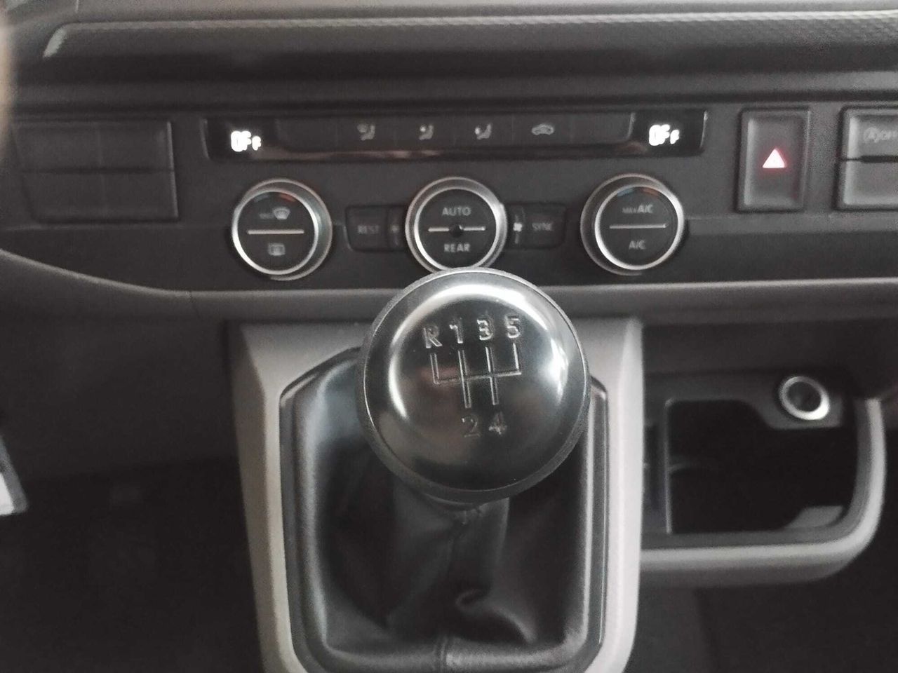 Volkswagen Caravelle CORTA 2.0 TDI 81KW (110CV) BMT  - Foto 2