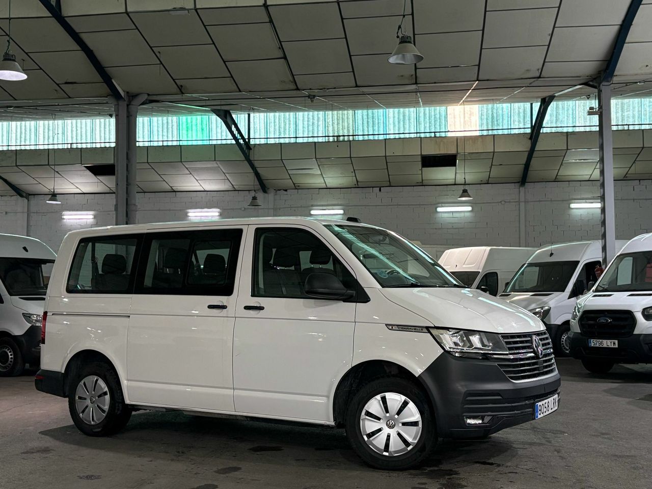 Volkswagen Caravelle CORTA 2.0 TDI 81KW (110CV) BMT  - Foto 2