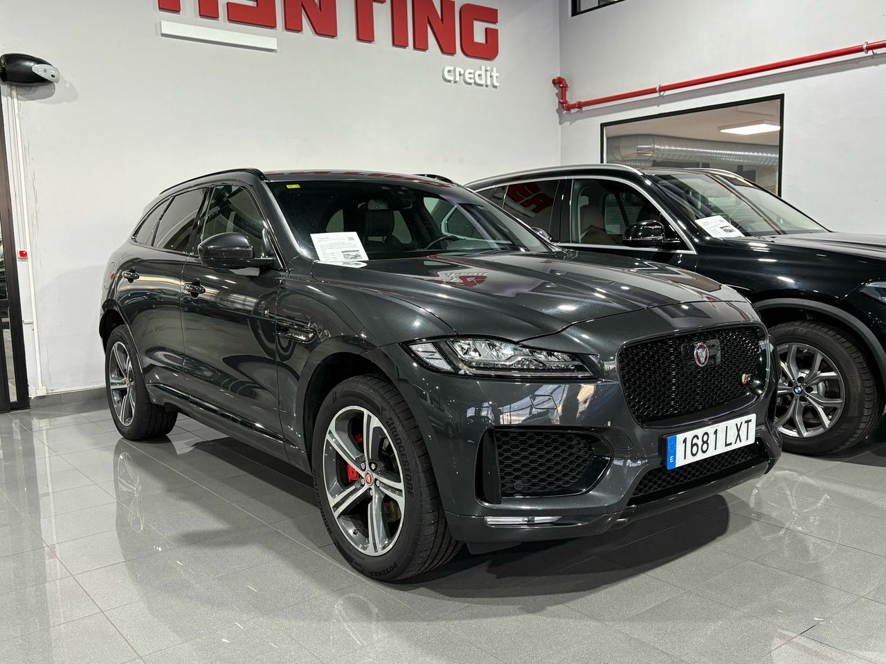 Jaguar F-Pace Jaguar F-Pace 3.0 D S 4WD Aut. 300Hp ... Pano LED-Xenon Navi Sport-Leather Camera KeylessGo Klima PDC  - Foto 2