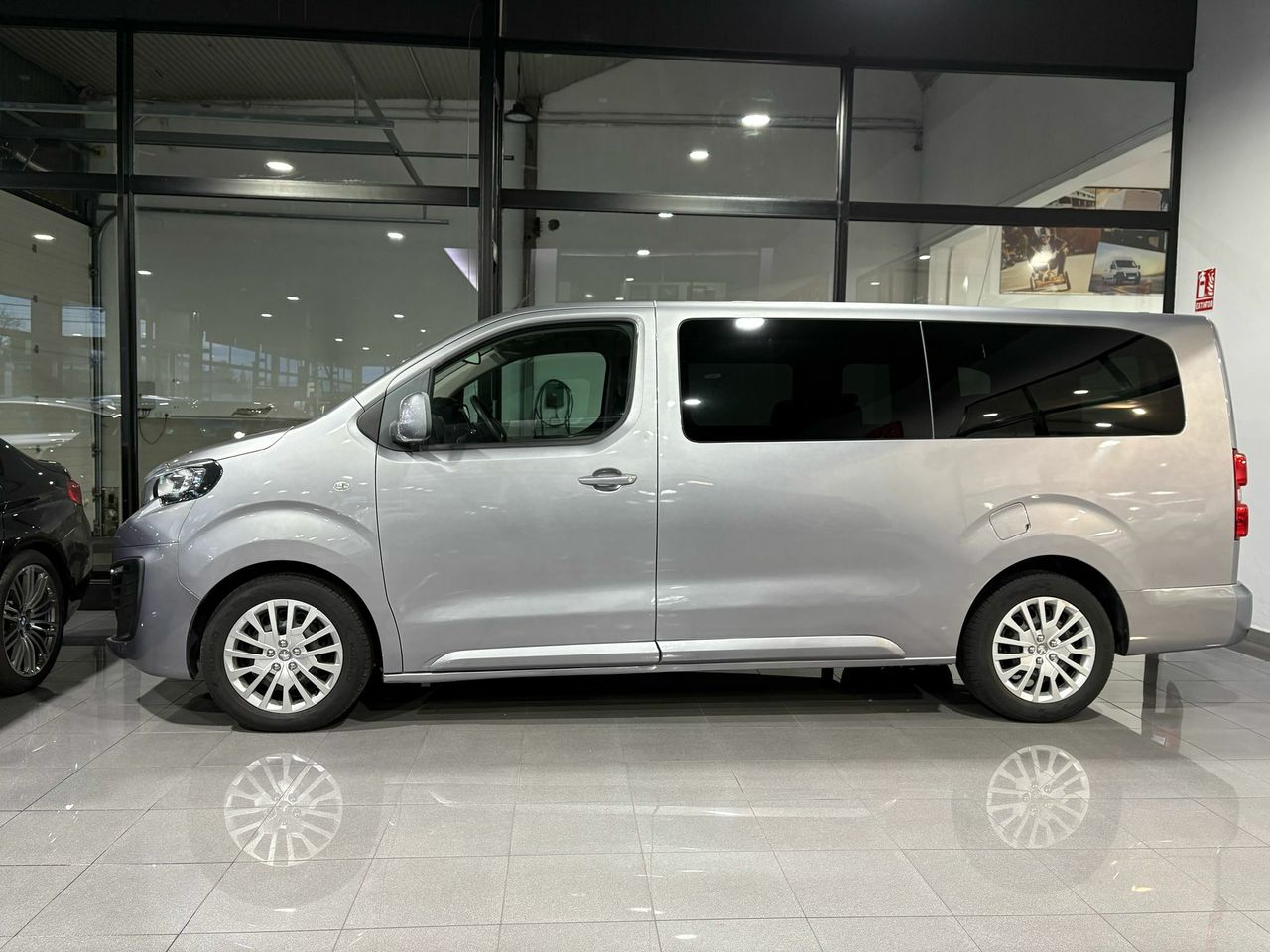 Peugeot Traveller Active 2.0 BlueHDi aut.  130KW EAT8 Long  - Foto 2