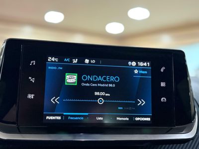 Peugeot 2008 Allure Puretech 100 S&S 6 Vel. 