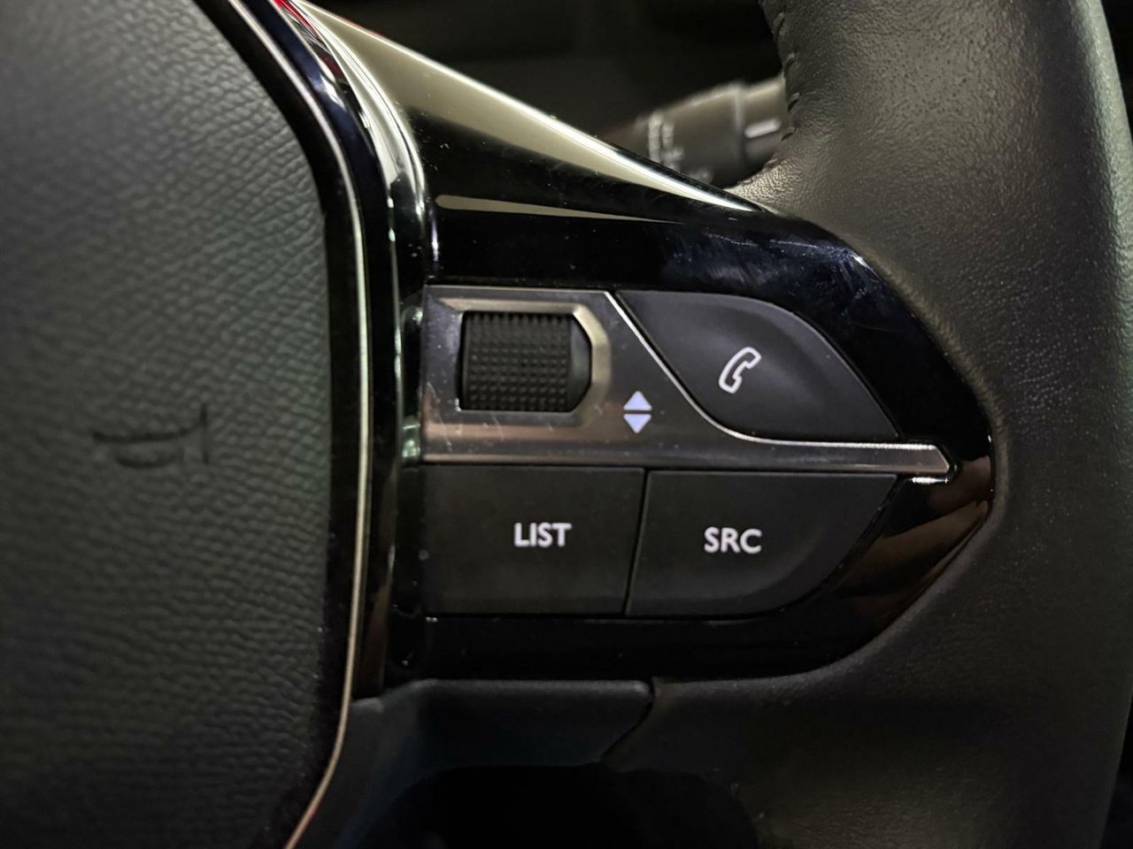 Peugeot 2008 Allure Puretech 100 S&S 6 Vel.  - Foto 2