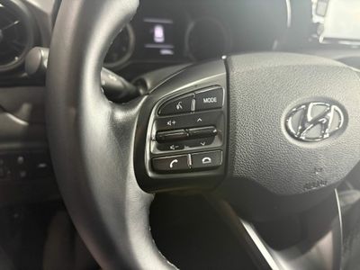 Hyundai i10 TECNO 1000 Llantas de aleación, LED diurnos, color bicolor opcional, pantalla 8″, antinieblas