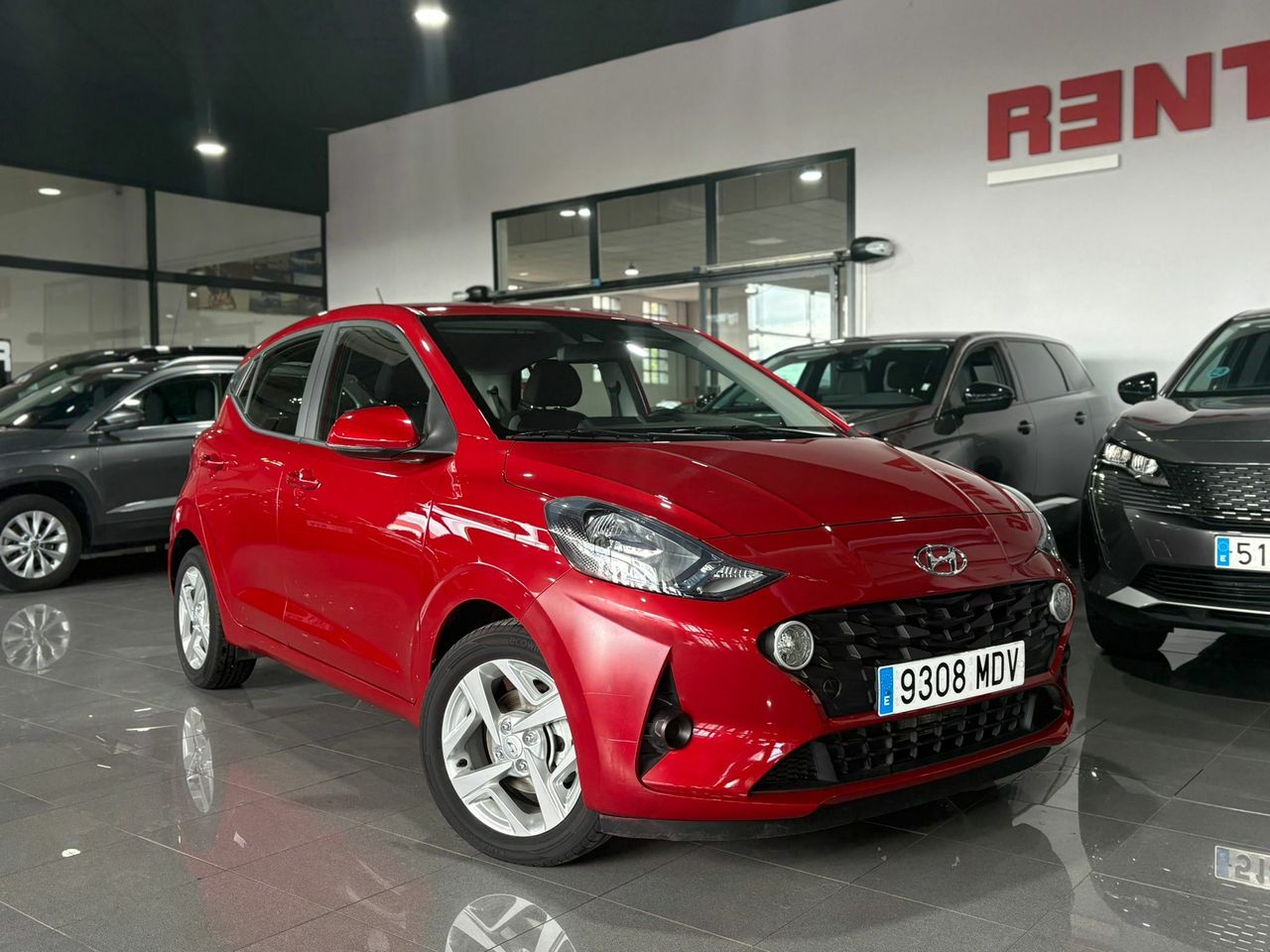 Hyundai i10 TECNO 1000 Llantas de aleación, LED diurnos, color bicolor opcional, pantalla 8″, antinieblas - Foto 2