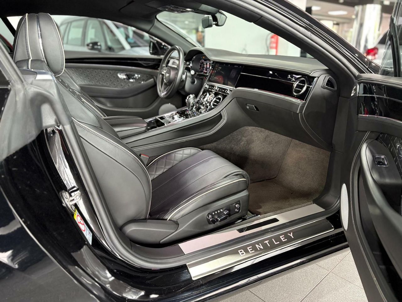 Bentley Continental GT Mulliner Blackline FIRST EDITION 635CV / BELUGA  2019 BENTLEY CONTINENTAL W12 BELUGA - Foto 2