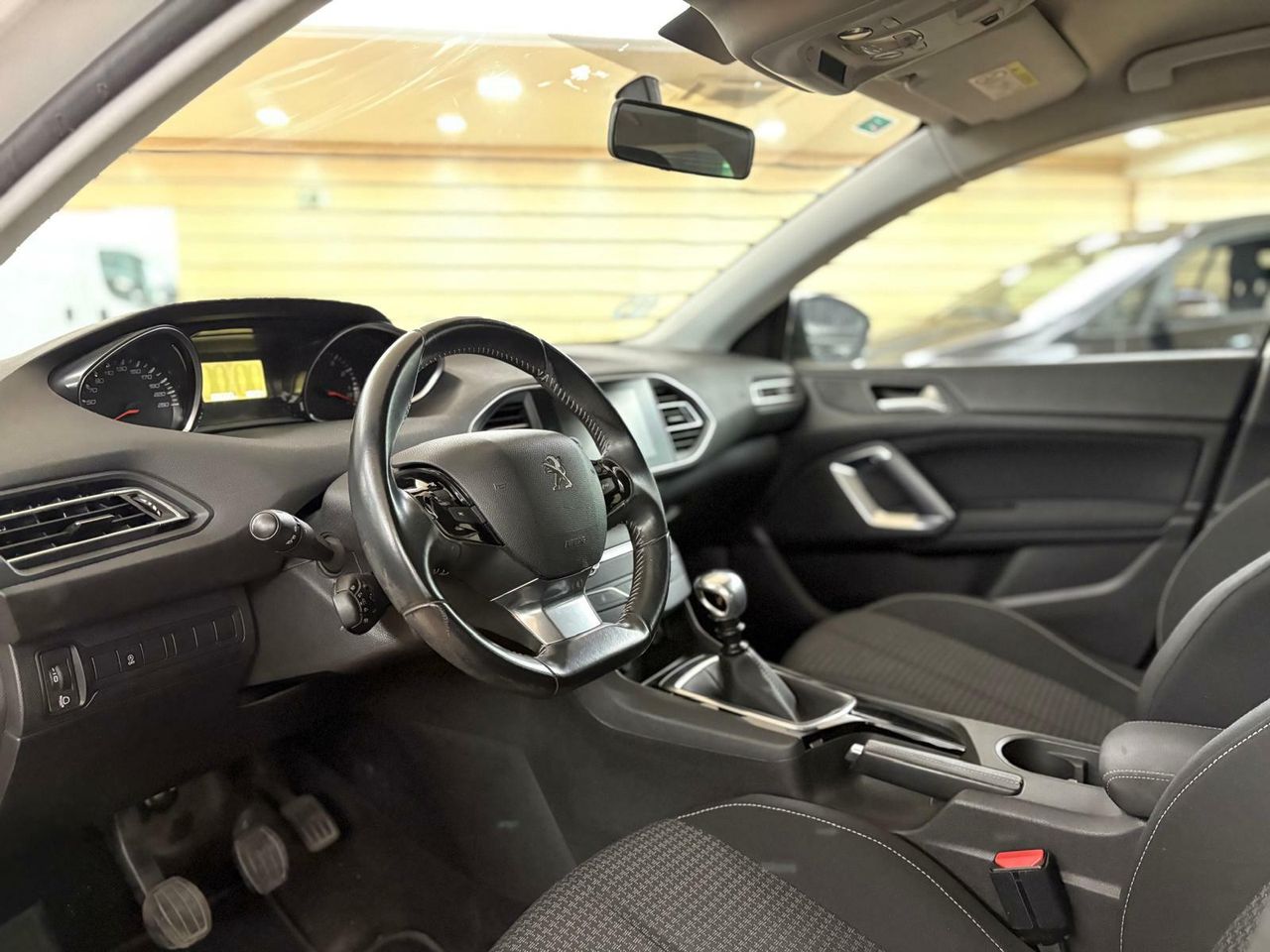 Peugeot 308 Business Line 1.2 PureTech 81KW (110CV)  - Foto 2