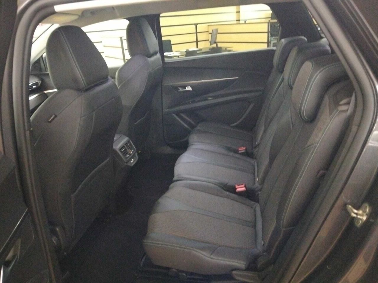 Peugeot 5008 ALLUR	1.2 PURETECH 96KW S&S ALLURE EAT8  - Foto 2