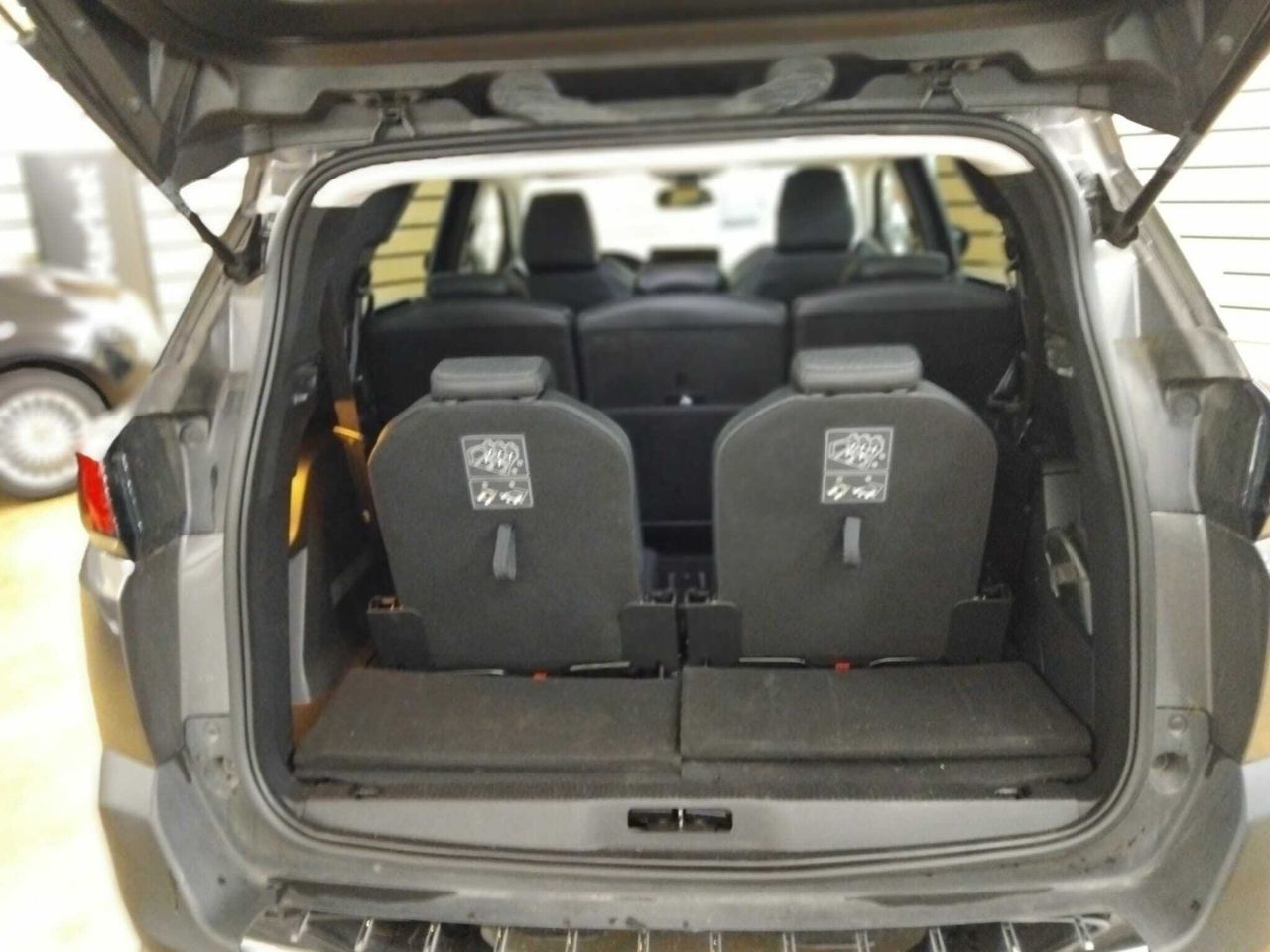 Peugeot 5008 ALLUR	1.2 PURETECH 96KW S&S ALLURE EAT8  - Foto 2