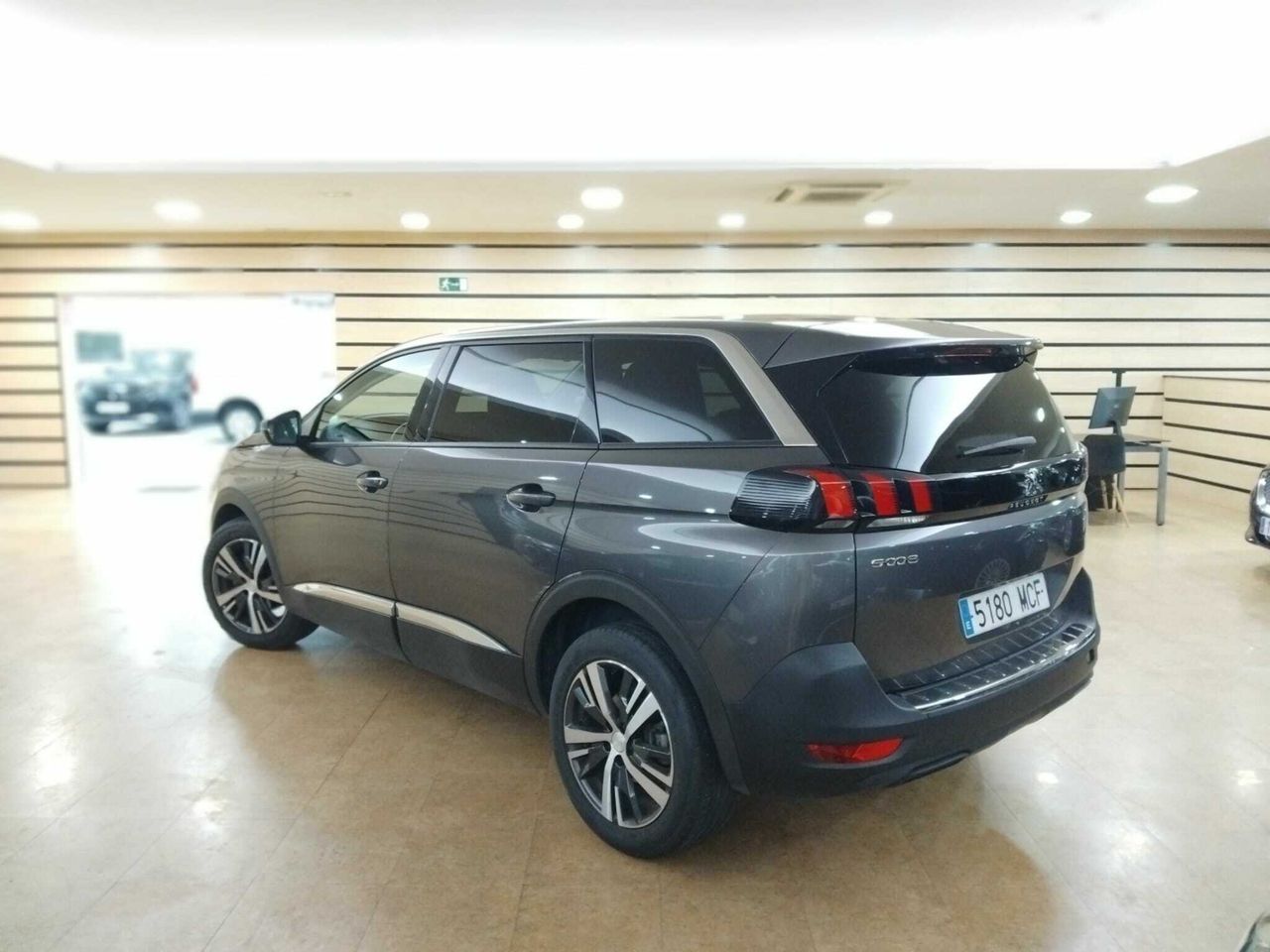 Peugeot 5008 ALLUR	1.2 PURETECH 96KW S&S ALLURE EAT8  - Foto 2