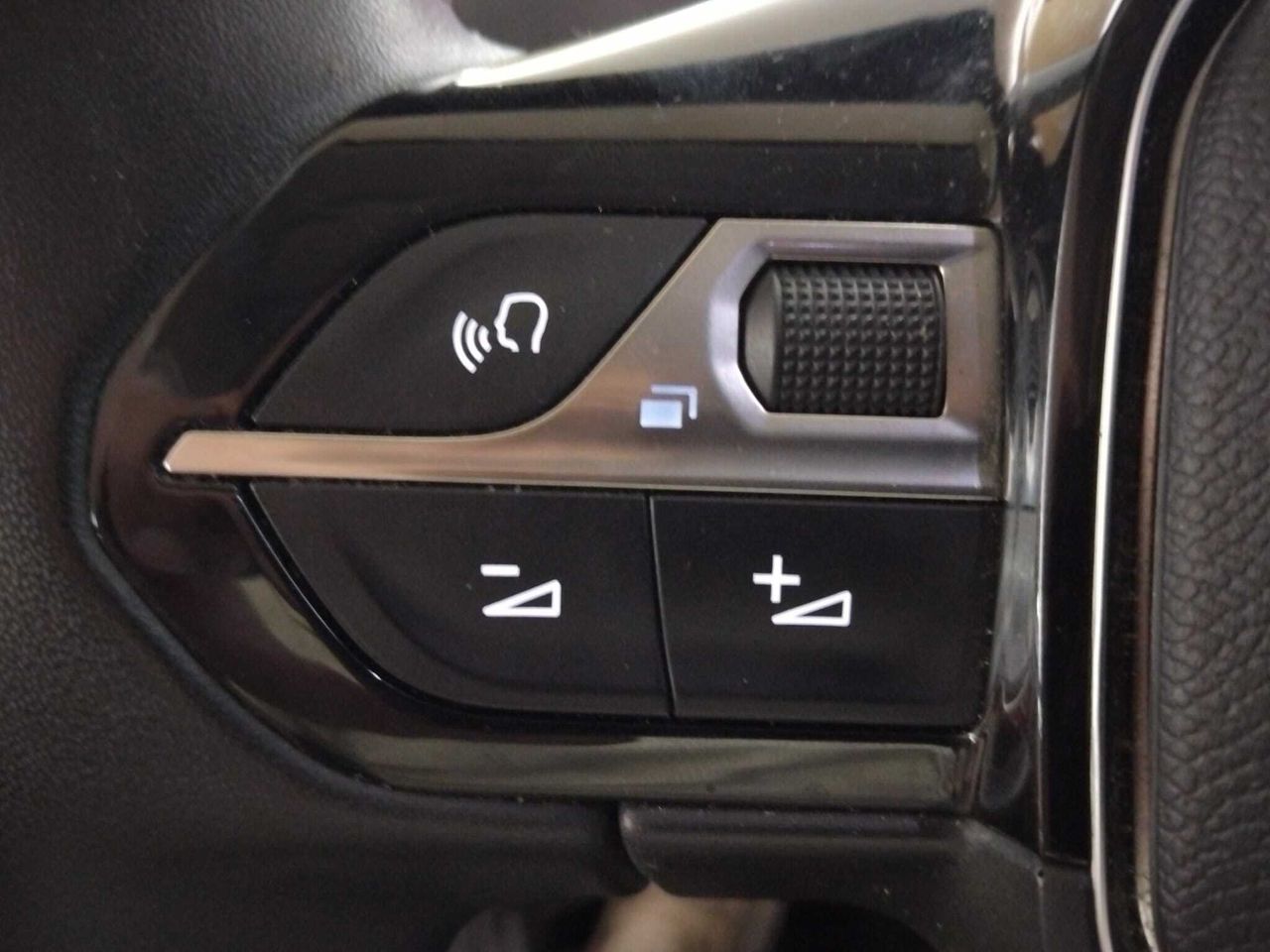 Peugeot 5008 ALLUR	1.2 PURETECH 96KW S&S ALLURE EAT8  - Foto 2