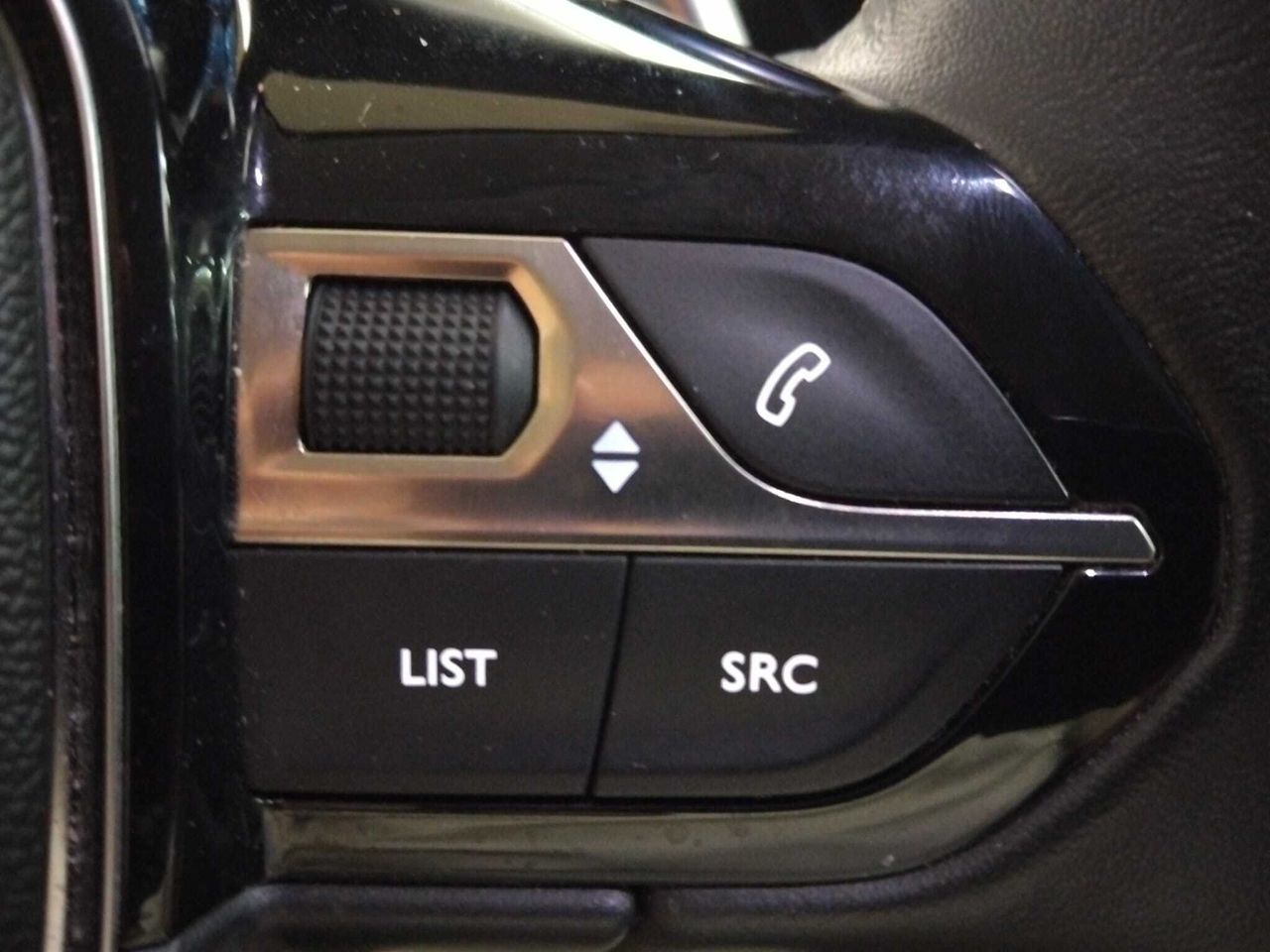 Peugeot 5008 ALLUR	1.2 PURETECH 96KW S&S ALLURE EAT8  - Foto 2