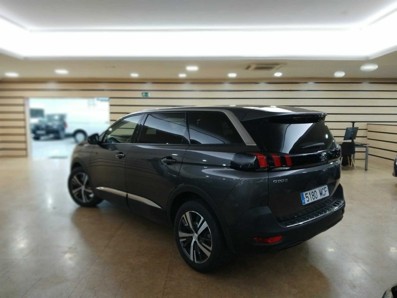 Peugeot 5008 ALLUR	1.2 PURETECH 96KW S&S ALLURE EAT8  - Foto 2