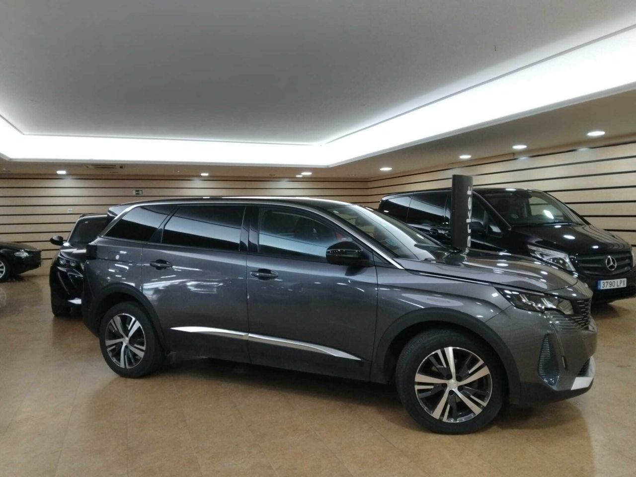 Peugeot 5008 ALLUR	1.2 PURETECH 96KW S&S ALLURE EAT8  - Foto 2