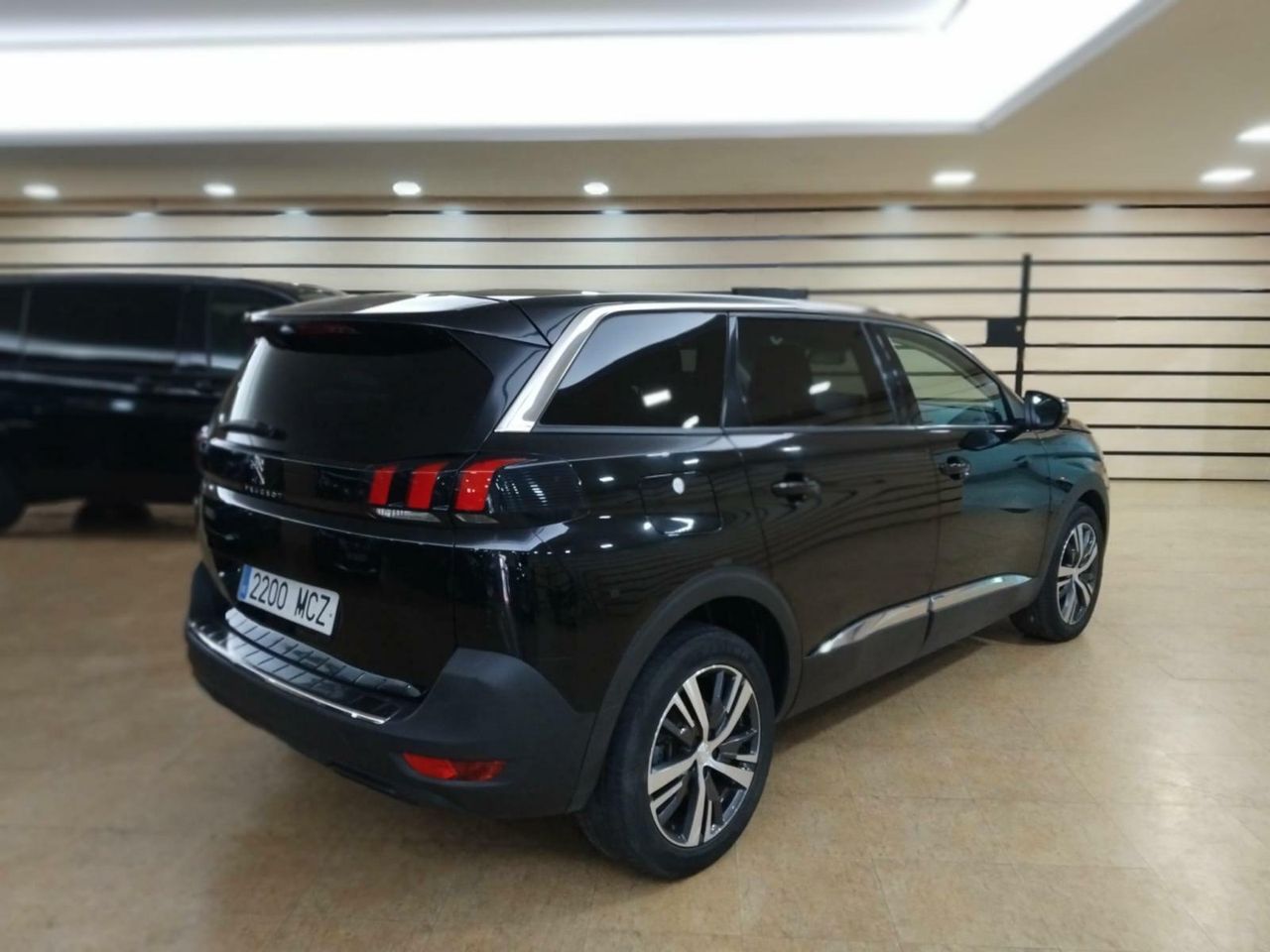Peugeot 5008 ALLUR	1.2 PURETECH 96KW S&S ALLURE EAT8  - Foto 2