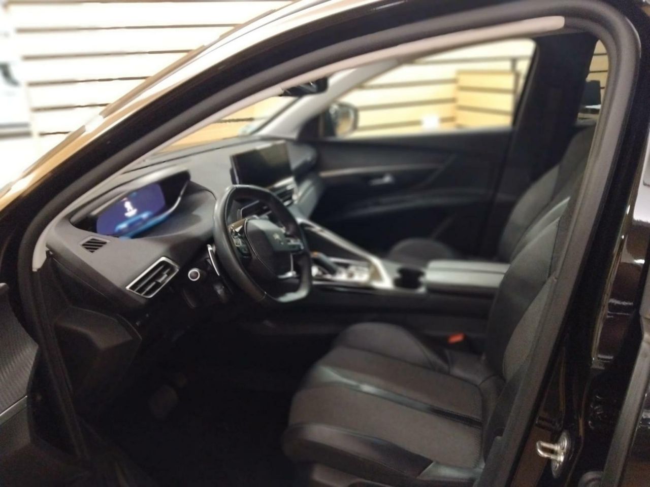 Peugeot 5008 ALLUR	1.2 PURETECH 96KW S&S ALLURE EAT8  - Foto 2