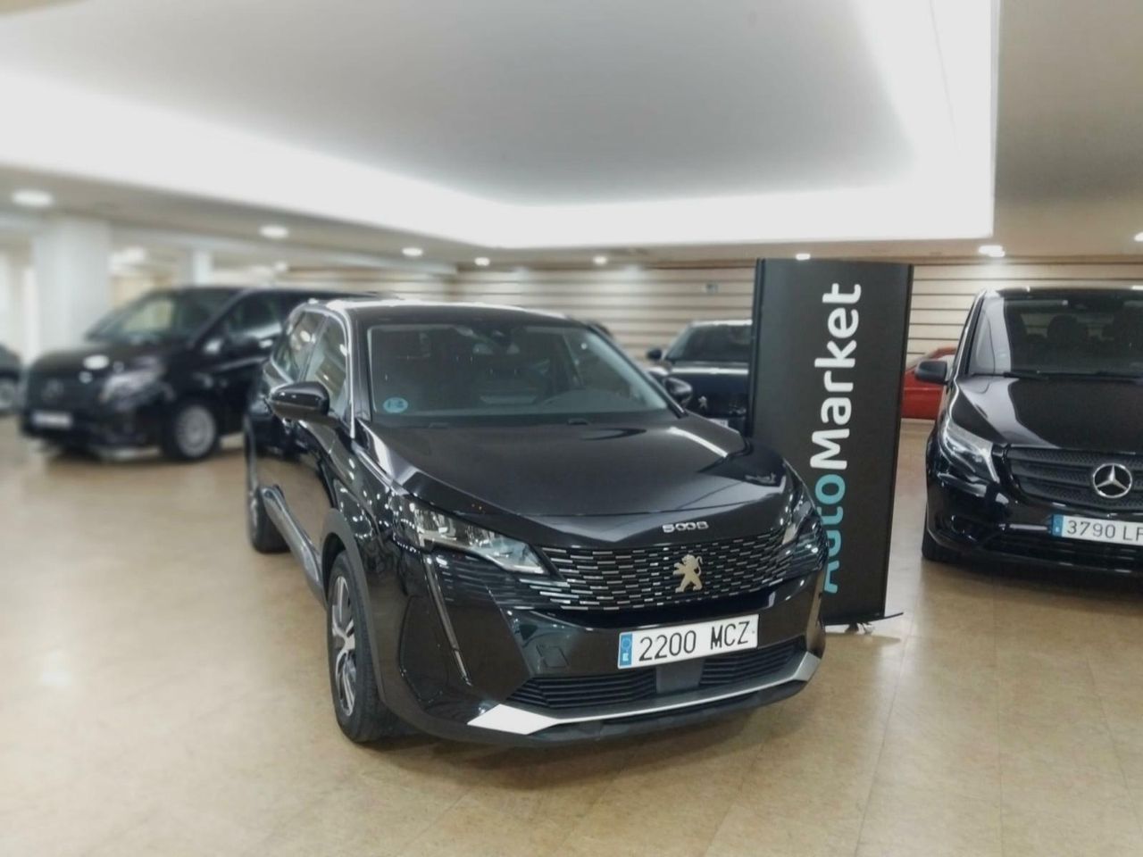 Peugeot 5008 ALLUR	1.2 PURETECH 96KW S&S ALLURE EAT8  - Foto 2