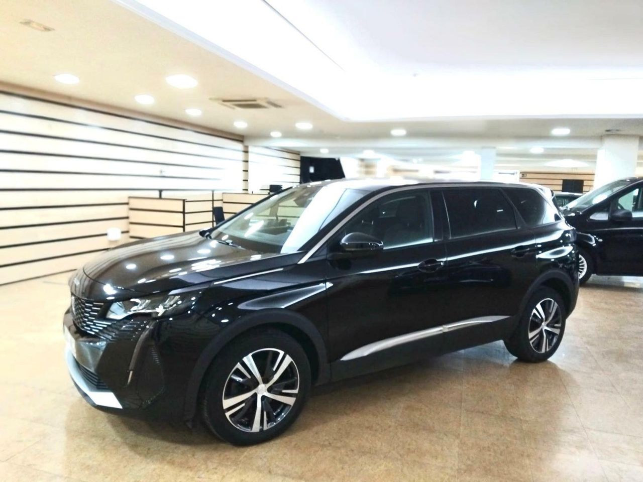 Peugeot 5008 ALLUR	1.2 PURETECH 96KW S&S ALLURE EAT8  - Foto 2