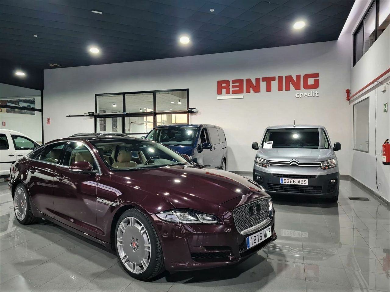 Jaguar XJ Jaguar XJ 3.0 d Luxury 300Hp Pano Virtual Meridian LED-Xenon Leaher Navi Camera KeylessGo Klima PDC ...  - Foto 2