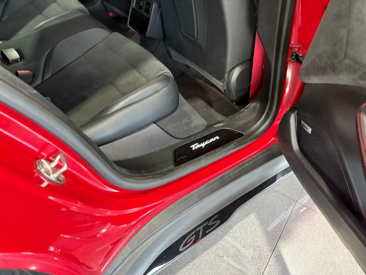 Porsche Taycan GTS 5 plazas GARANTIA AMPLIADA BATERIA 8 AÑOS - Foto 2