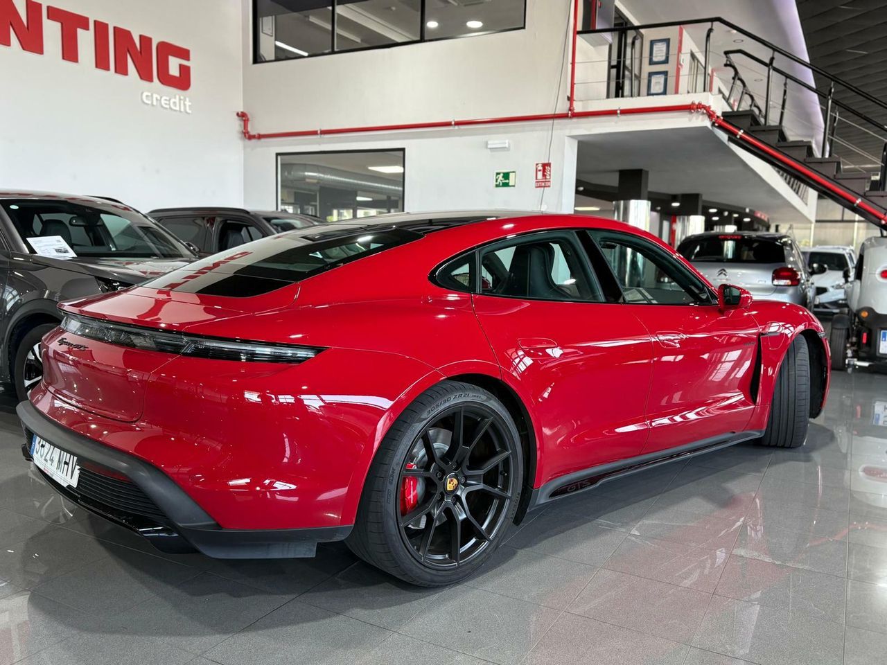 Porsche Taycan GTS 5 plazas GARANTIA AMPLIADA BATERIA 8 AÑOS - Foto 2