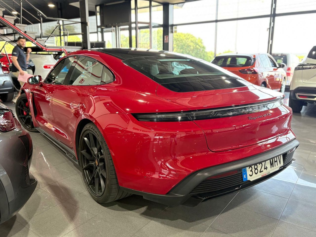 Porsche Taycan GTS 5 plazas GARANTIA AMPLIADA BATERIA 8 AÑOS - Foto 2