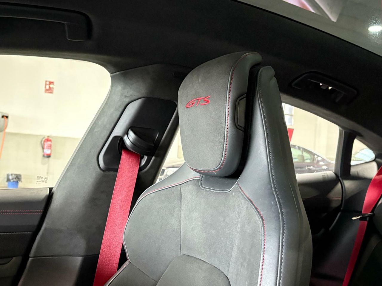 Porsche Taycan GTS 5 plazas GARANTIA AMPLIADA BATERIA 8 AÑOS - Foto 2