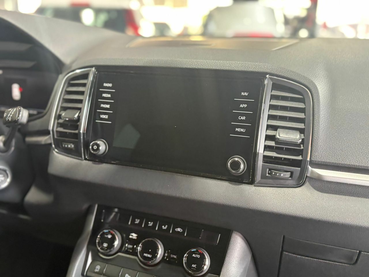 Skoda Karoq 1.5 TSI 110KW (150CV) DSG ACT AMBITION PACK DISEÑO PLUS^PACK MULTIMEDIA M^ - Foto 2