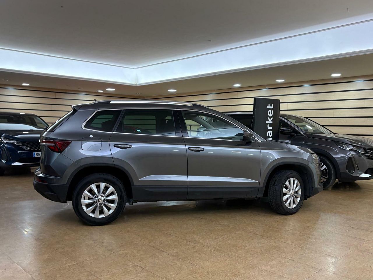 Skoda Karoq 1.5 TSI 110KW (150CV) DSG ACT AMBITION PACK DISEÑO PLUS^PACK MULTIMEDIA M^ - Foto 2