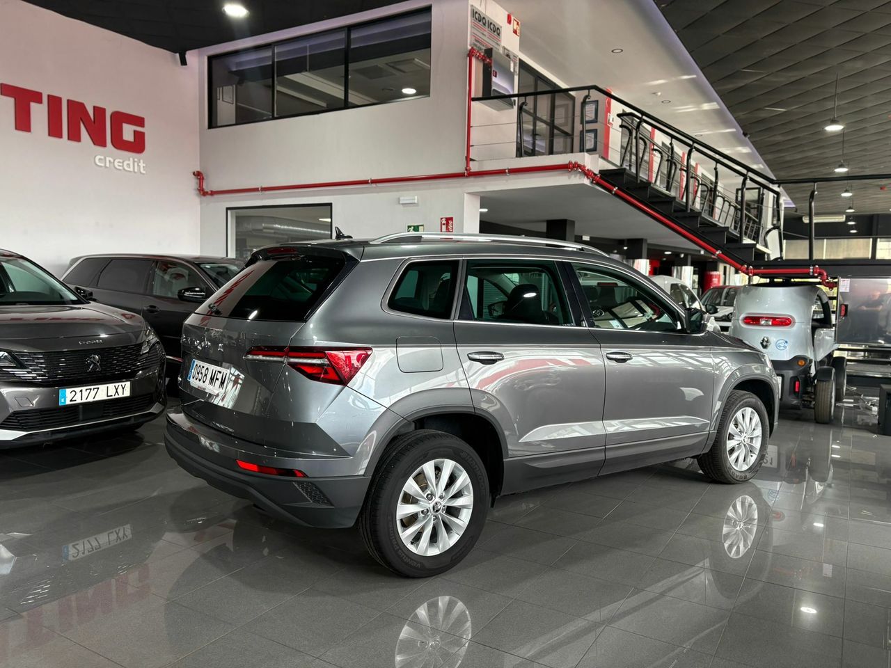 Skoda Karoq 1.5 TSI 110KW (150CV) DSG ACT AMBITION PACK DISEÑO PLUS^PACK MULTIMEDIA M^ - Foto 2