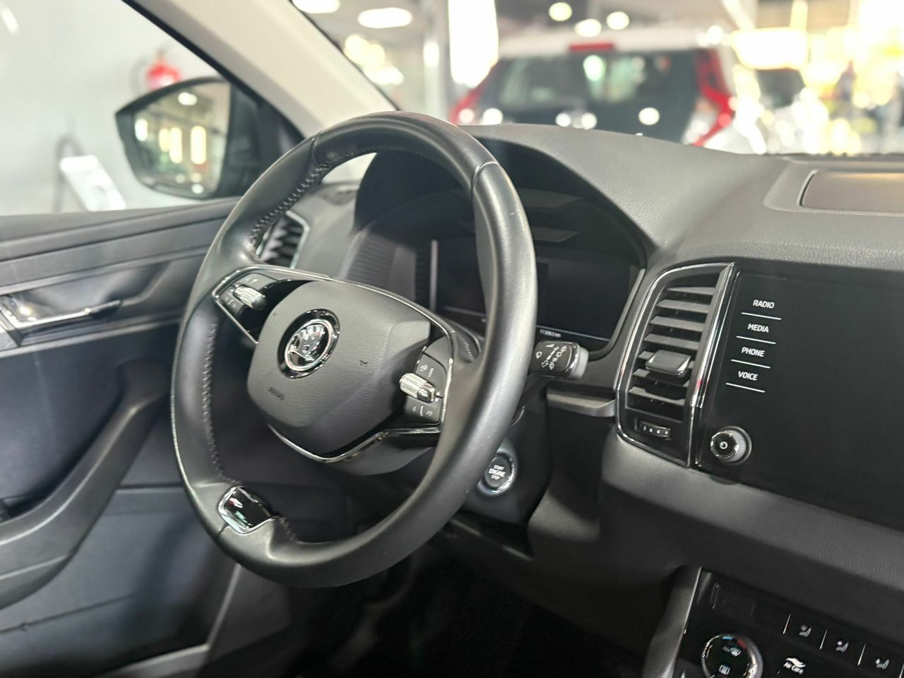 Skoda Karoq 1.5 TSI 110KW (150CV) DSG ACT AMBITION PACK DISEÑO PLUS^PACK MULTIMEDIA M^ - Foto 2