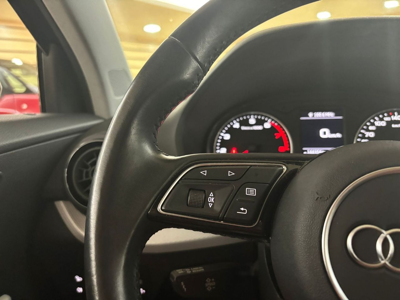 Audi Q2 1.0 TFSI Design LED-Xenon Navi Klima PDC ...  - Foto 2