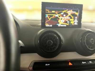 Audi Q2 1.0 TFSI Design LED-Xenon Navi Klima PDC ... 