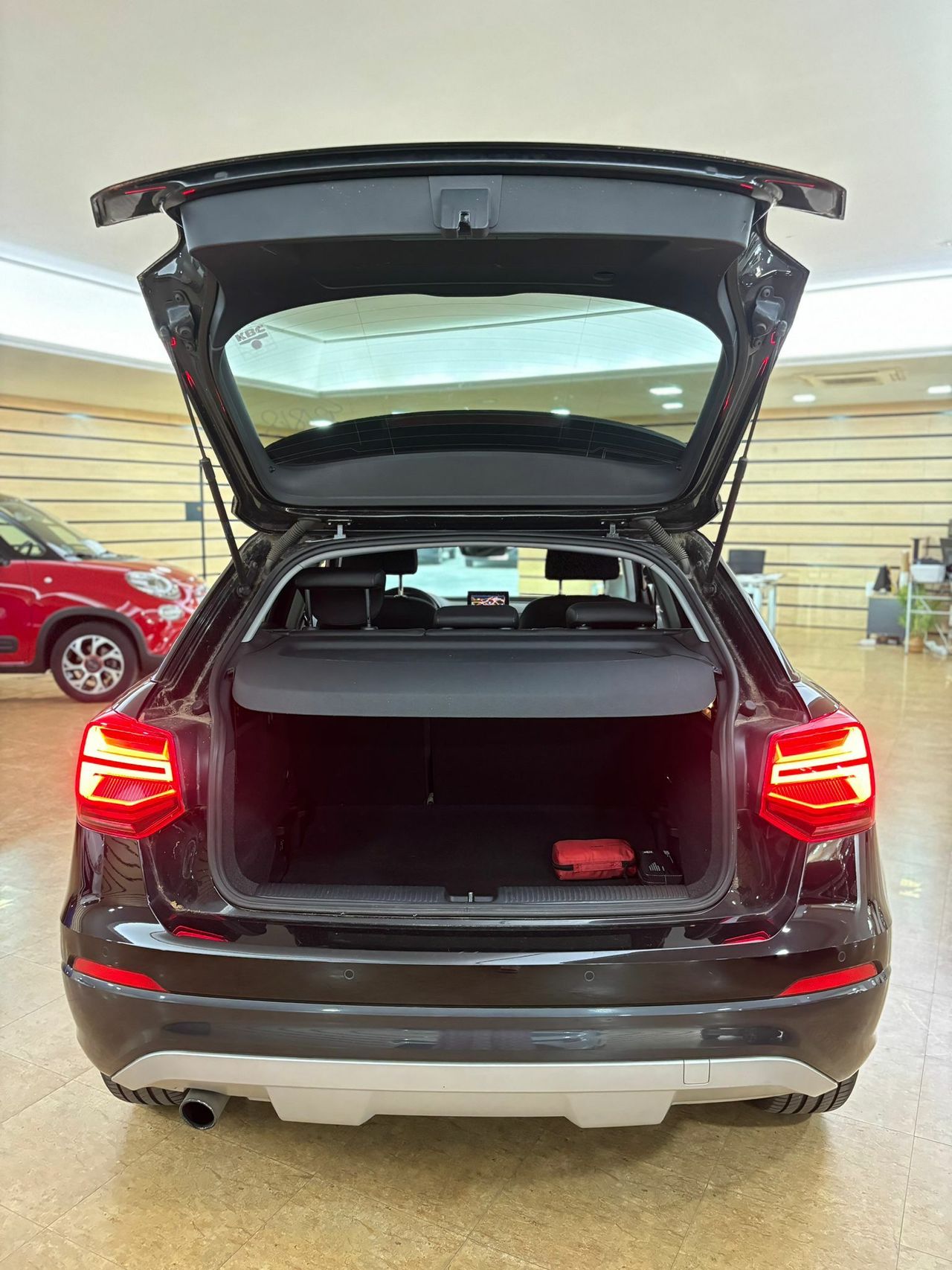 Audi Q2 1.0 TFSI Design LED-Xenon Navi Klima PDC ...  - Foto 2