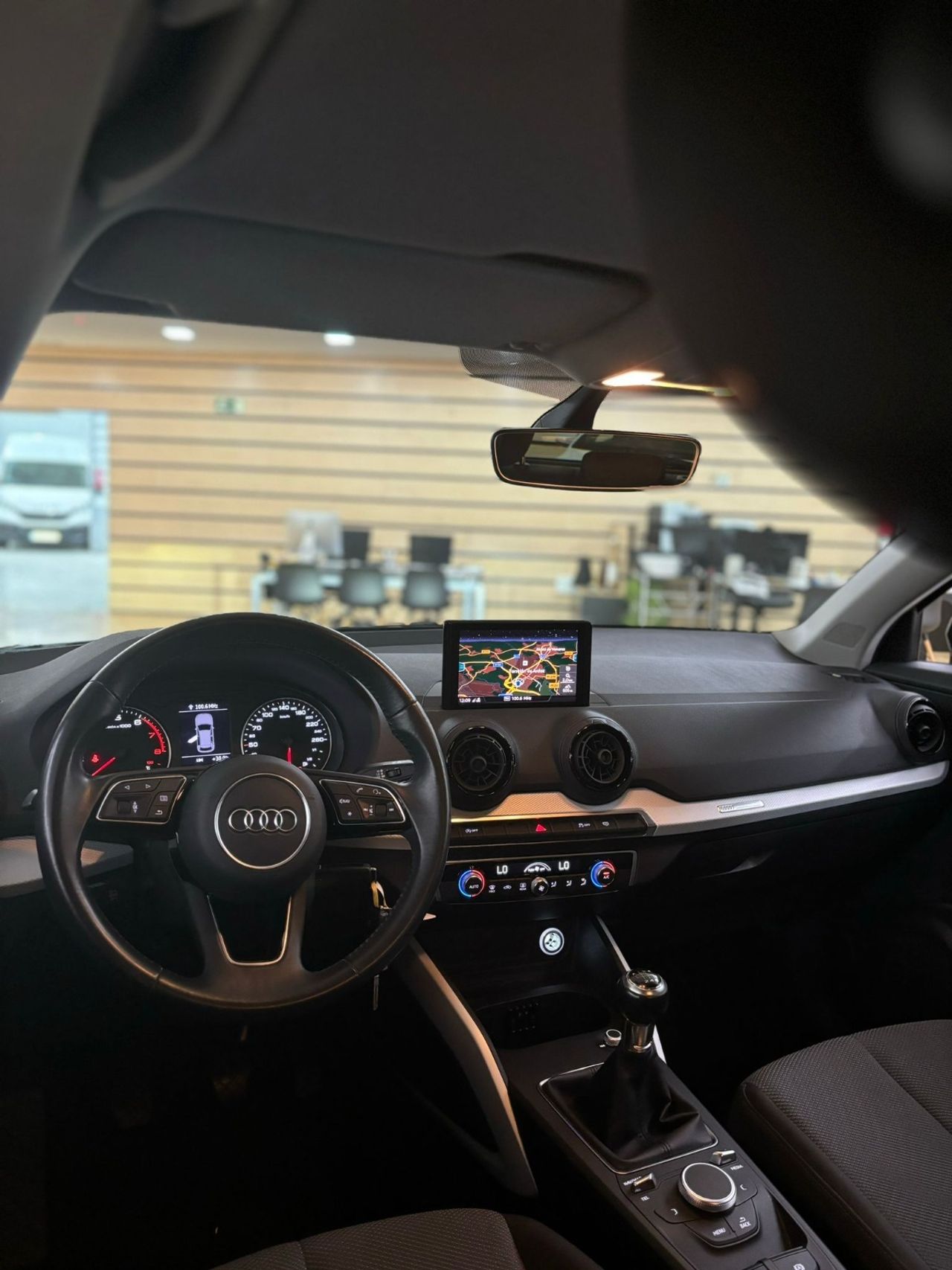 Audi Q2 1.0 TFSI Design LED-Xenon Navi Klima PDC ...  - Foto 2