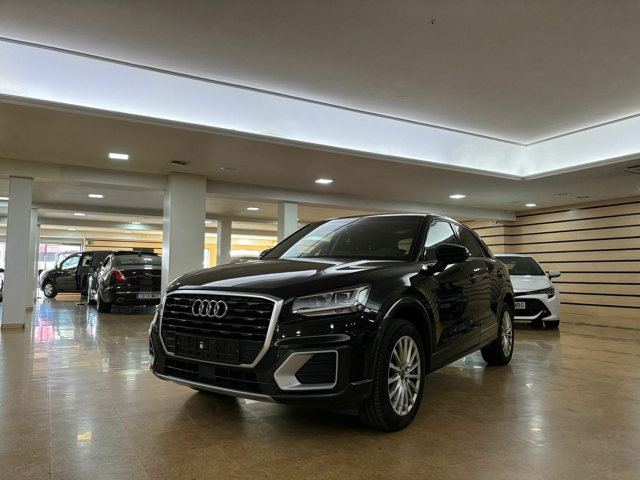 Audi Q2 1.0 TFSI Design LED-Xenon Navi Klima PDC ...  - Foto 2