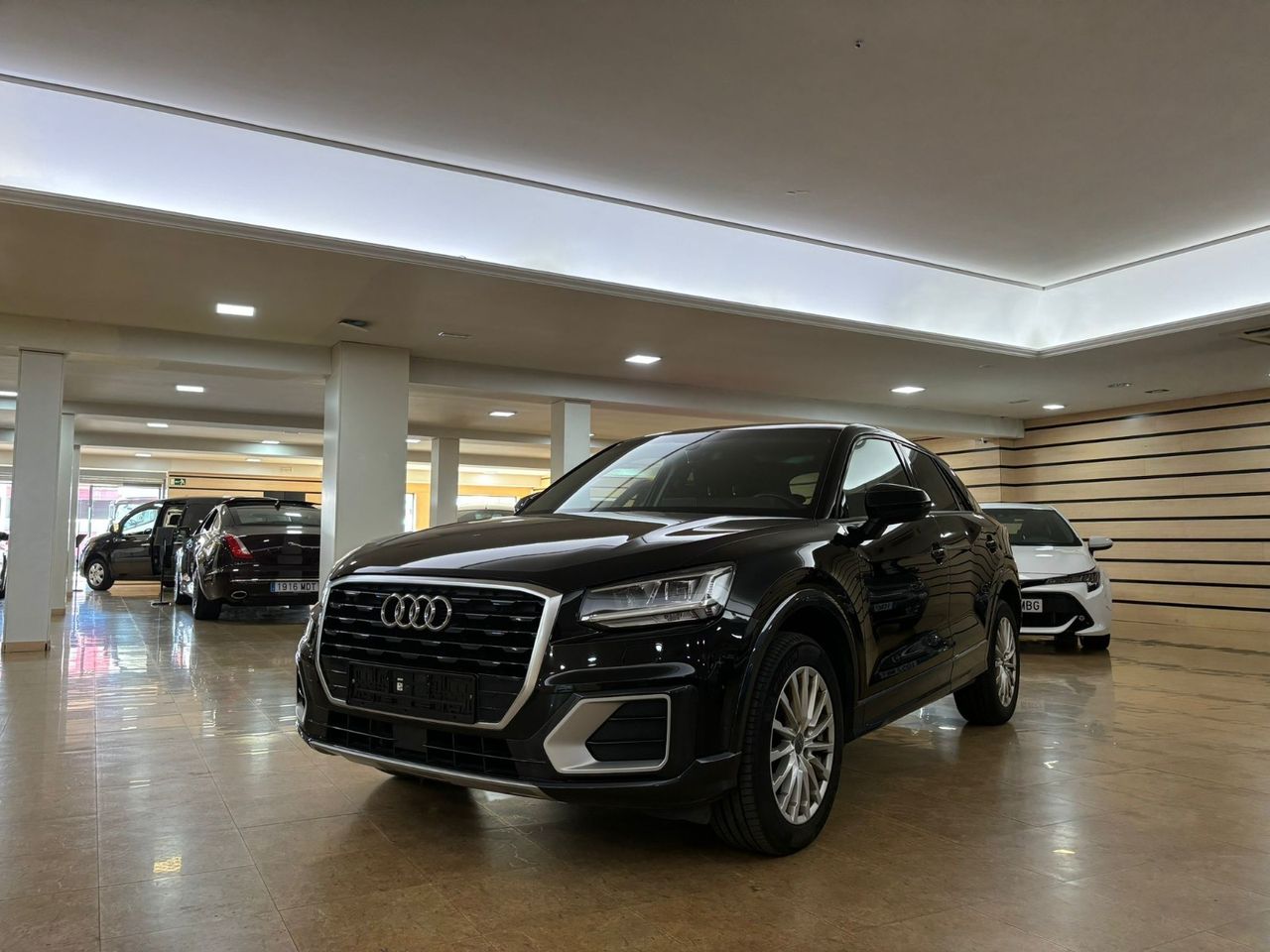 Audi Q2 1.0 TFSI Design LED-Xenon Navi Klima PDC ...  - Foto 2