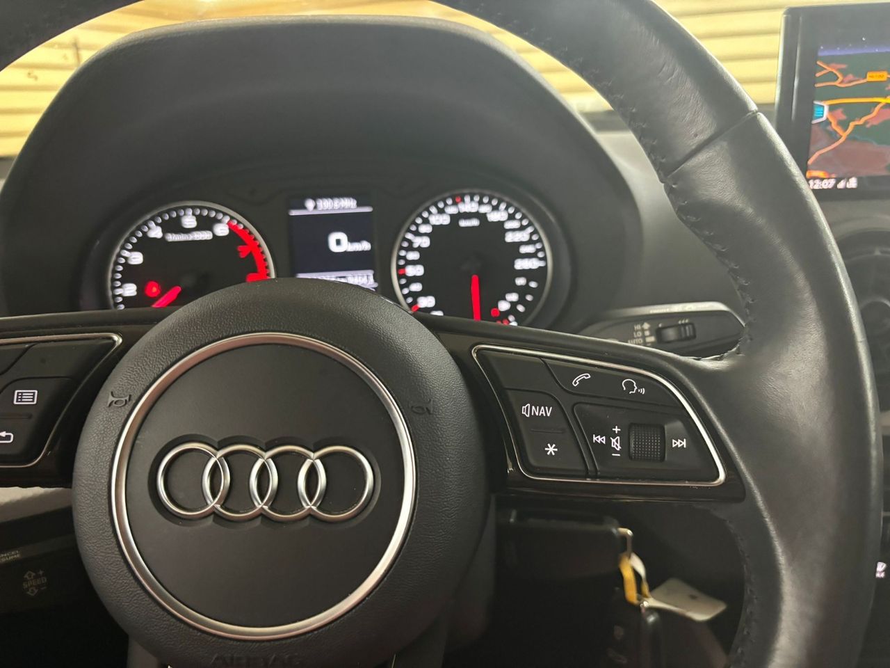 Audi Q2 1.0 TFSI Design LED-Xenon Navi Klima PDC ...  - Foto 2
