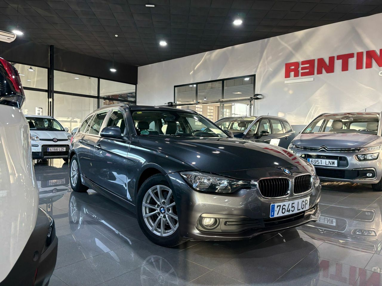 BMW Serie 3 318D TOURING AUT  - Foto 2