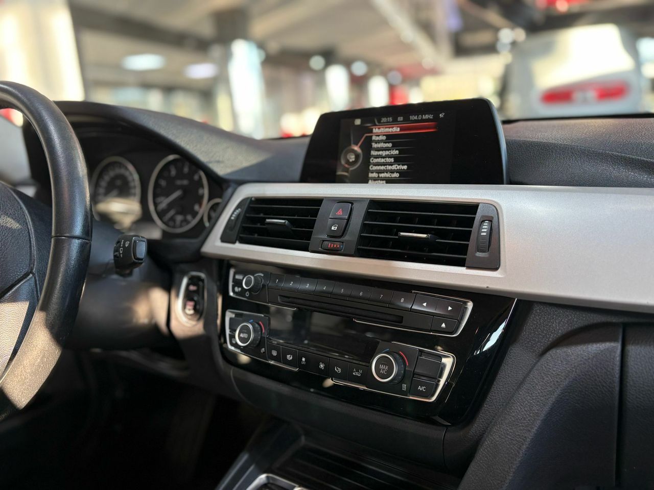 BMW Serie 3 318D TOURING AUT  - Foto 2