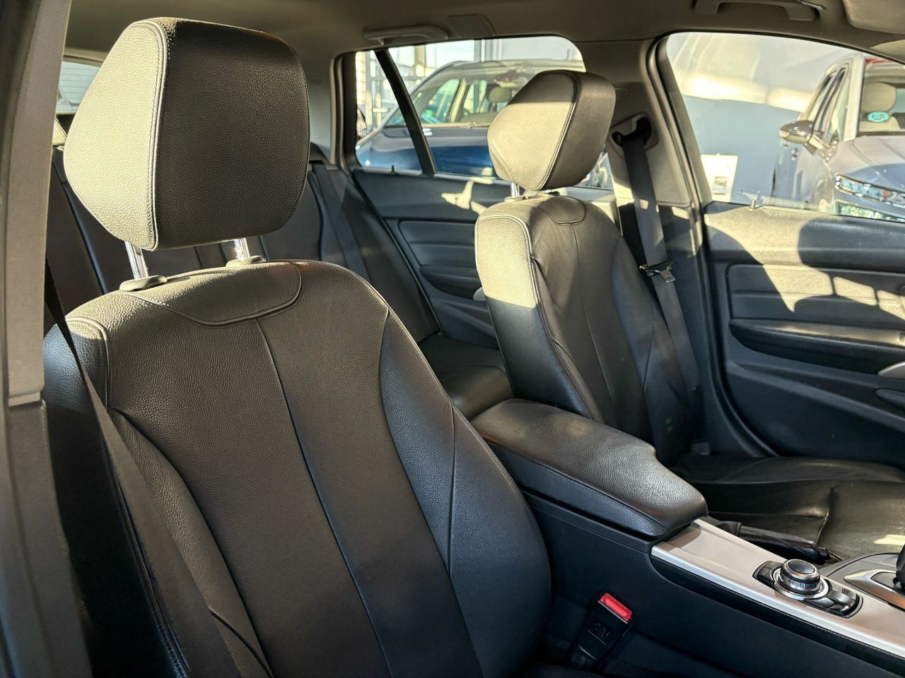 BMW Serie 3 318D TOURING AUT  - Foto 2