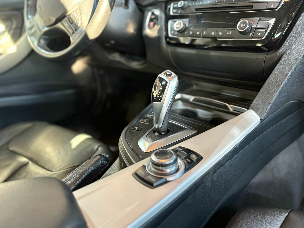 BMW Serie 3 318D TOURING AUT  - Foto 2