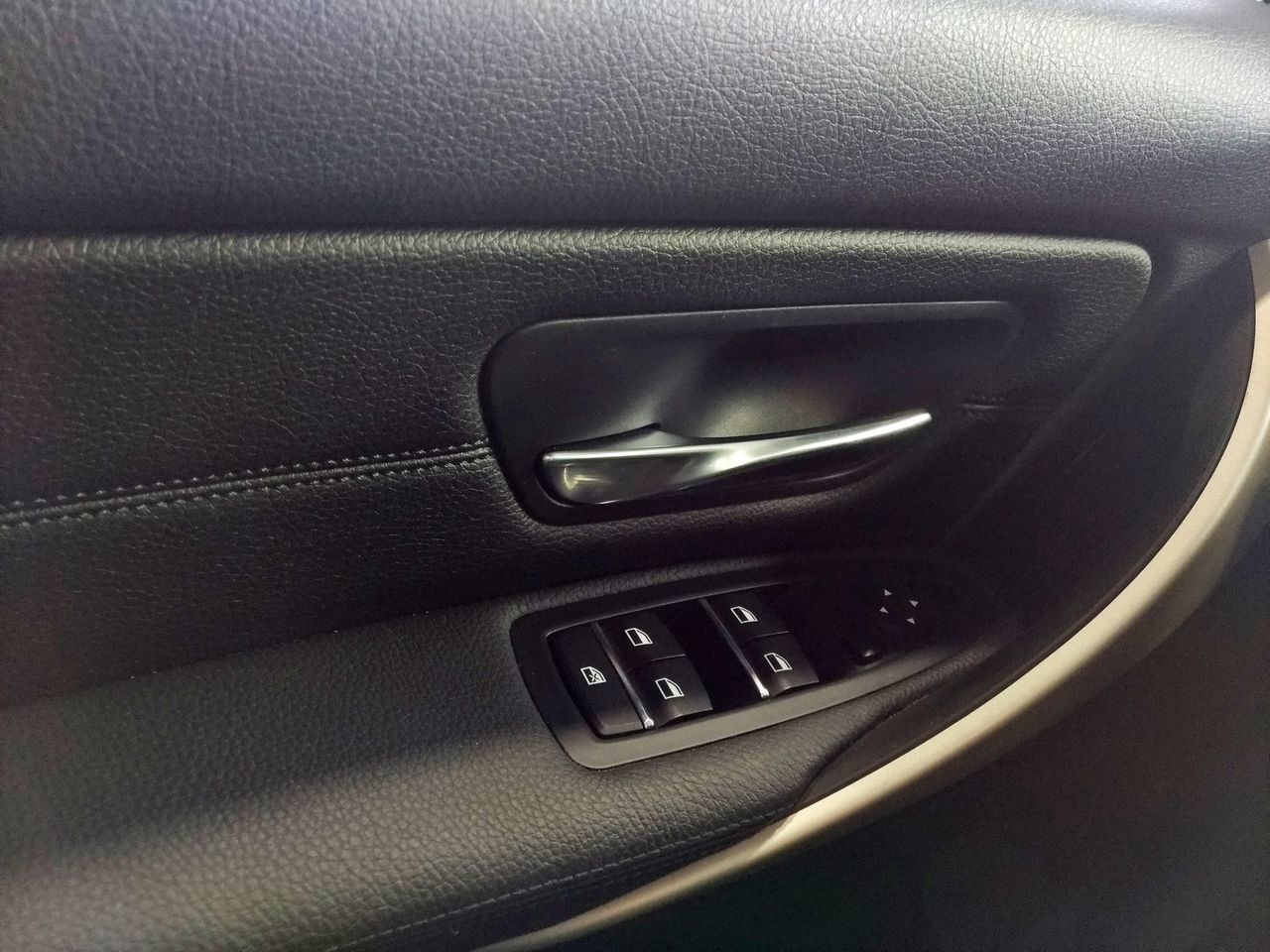 BMW Serie 3 318D TOURING AUT  - Foto 2