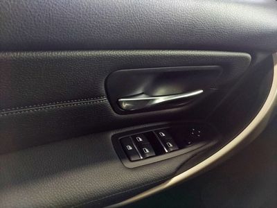BMW Serie 3 318D TOURING AUT 