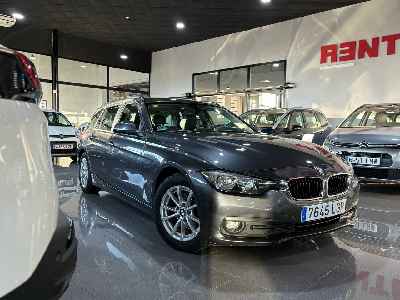 BMW Serie 3 318D TOURING AUT  - Foto 2