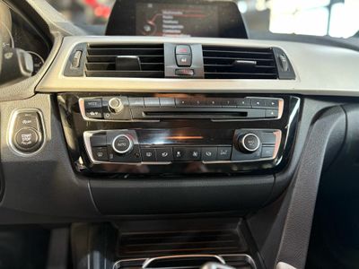 BMW Serie 3 318D TOURING AUT 
