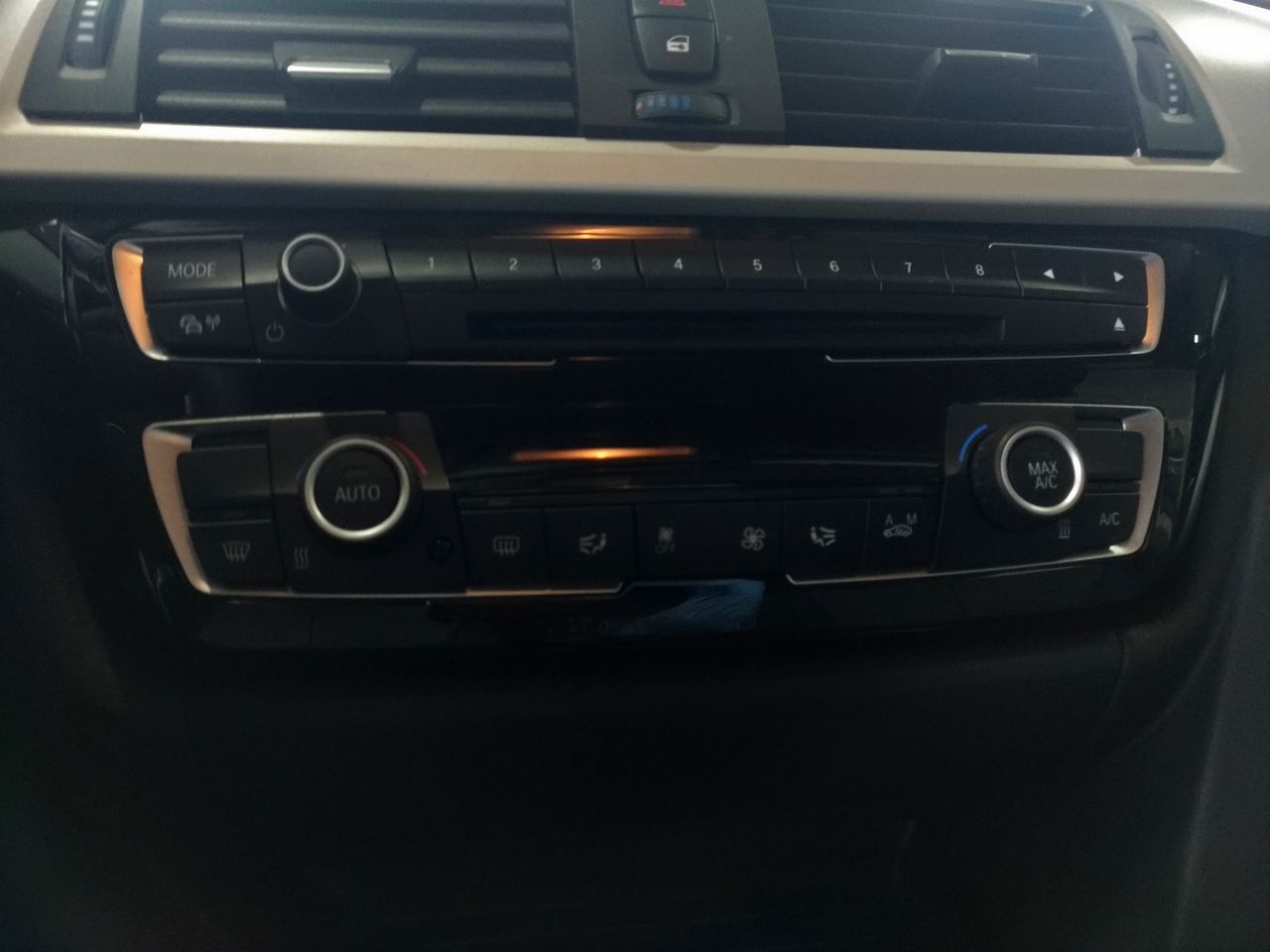 BMW Serie 3 318D TOURING AUT  - Foto 2